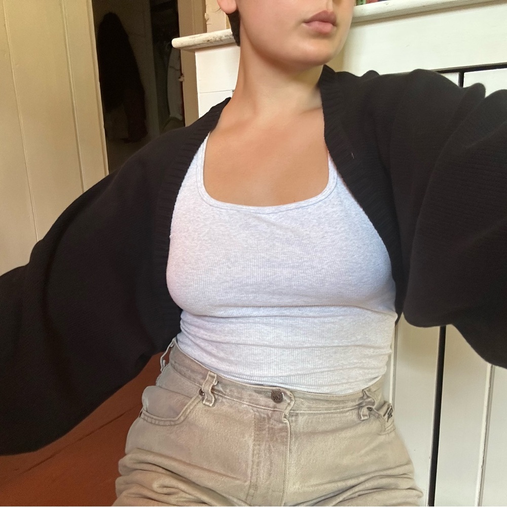 Aritzia Decision Shrug NWOT